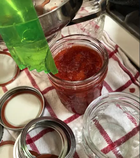 Measuring and adjusting headspace in a filled jar