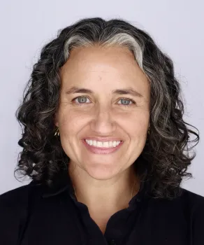 Headshot of Hannah Thompson