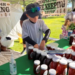 4H youth and jars of Honey